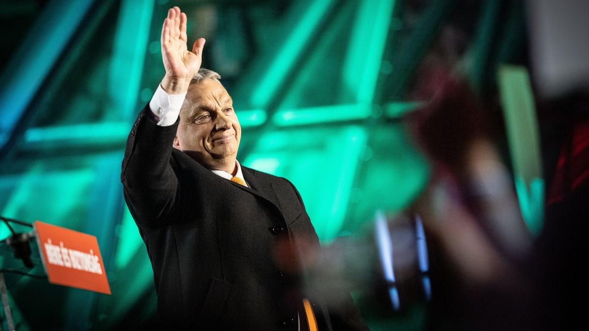 Orbán ví, co běžný Maďar chce. A válka to není, říká maďarský komentátor